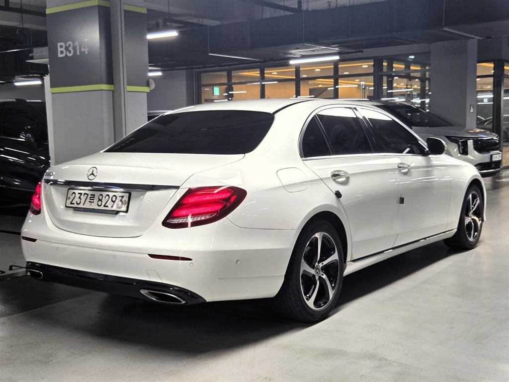Mercedes Benz E class - Vista 4