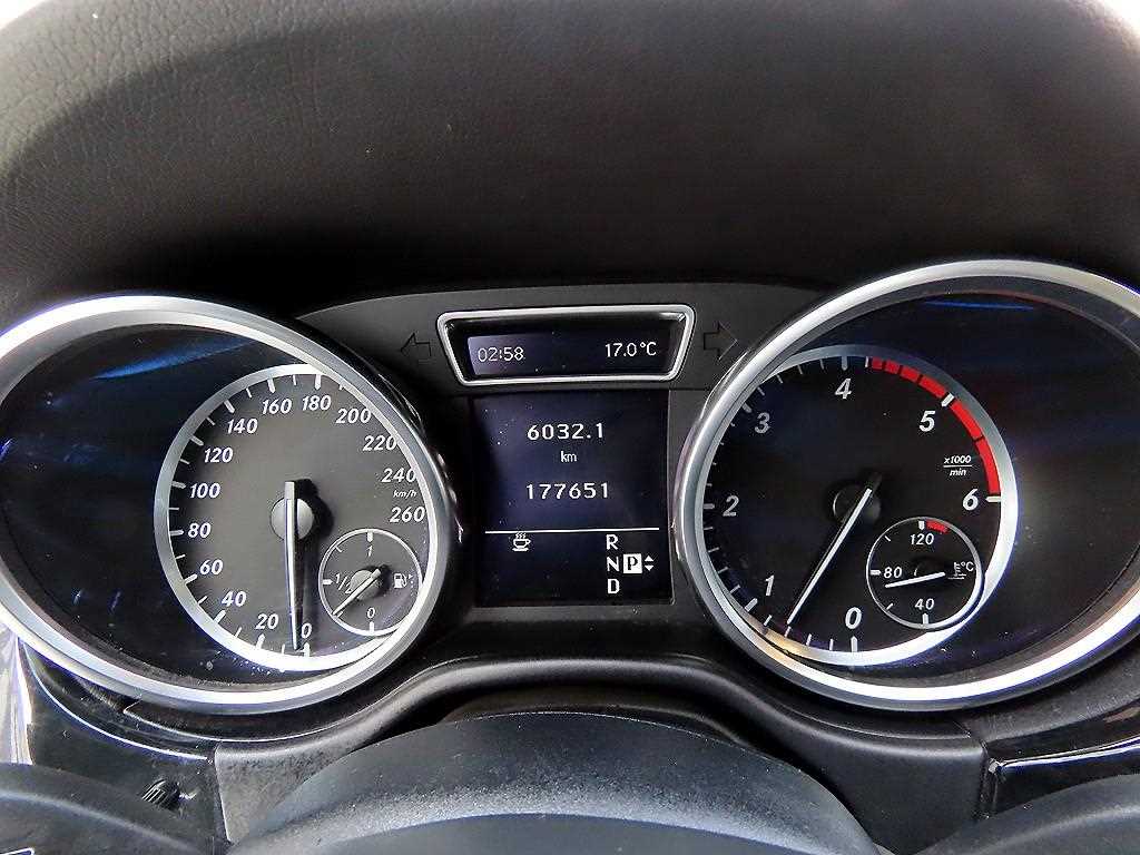 Mercedes Benz M Class - Vista 9