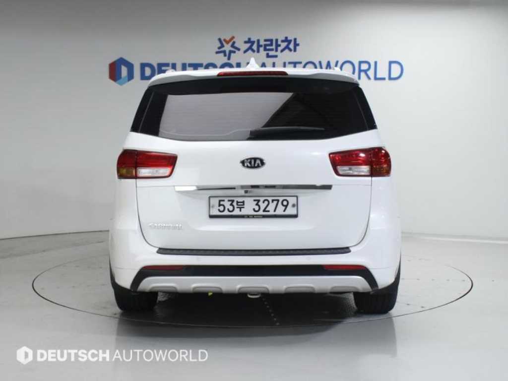 KIA Carnival - Vista 4