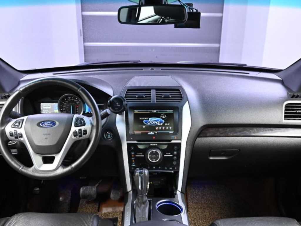 Ford Explorer - Vista 6