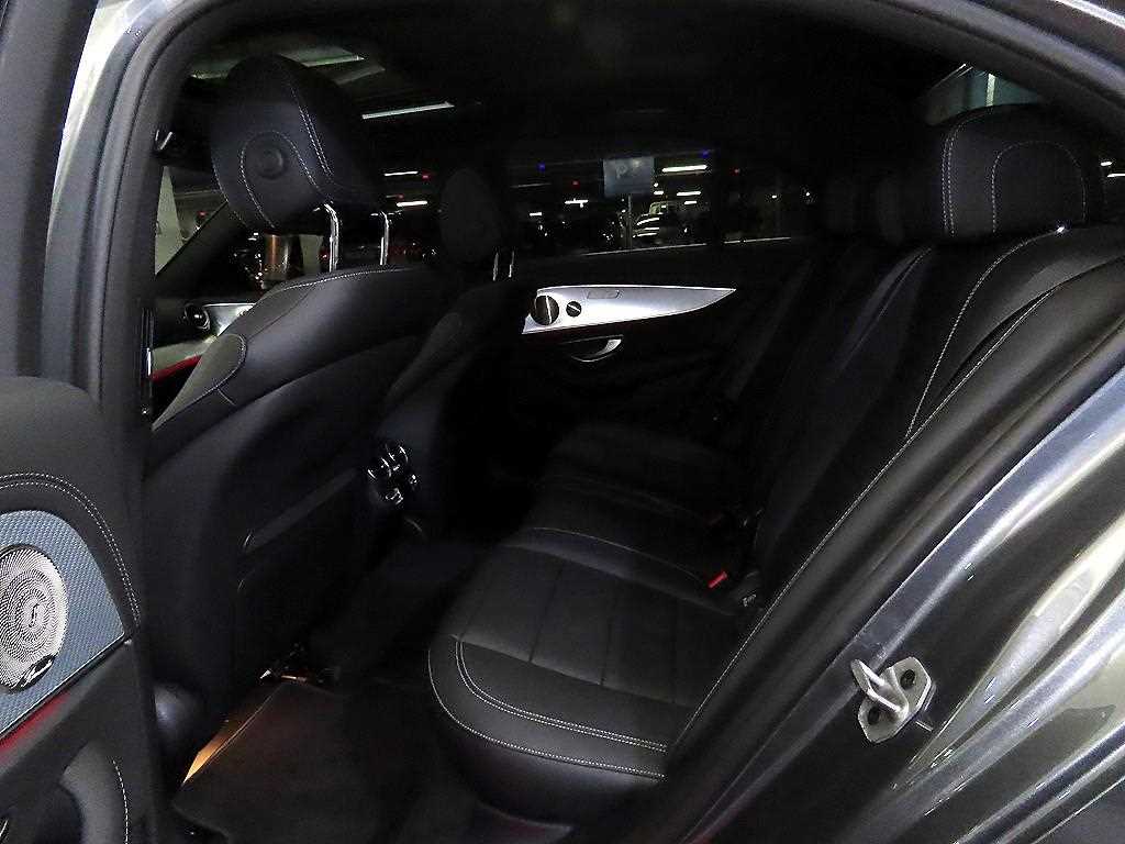 Mercedes Benz E class - Vista 7