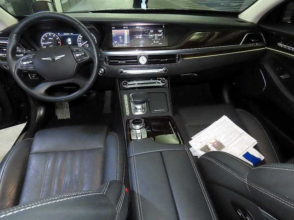 Genesis G90 - Vista 10