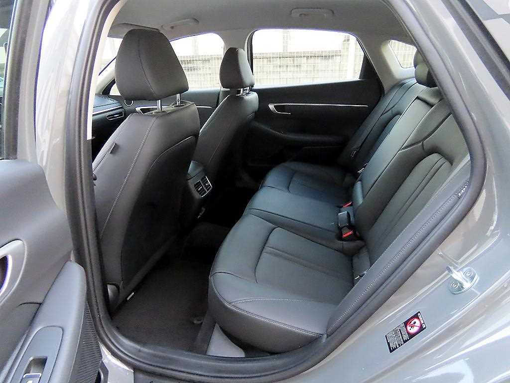 HYUNDAI Sonata - Vista 6