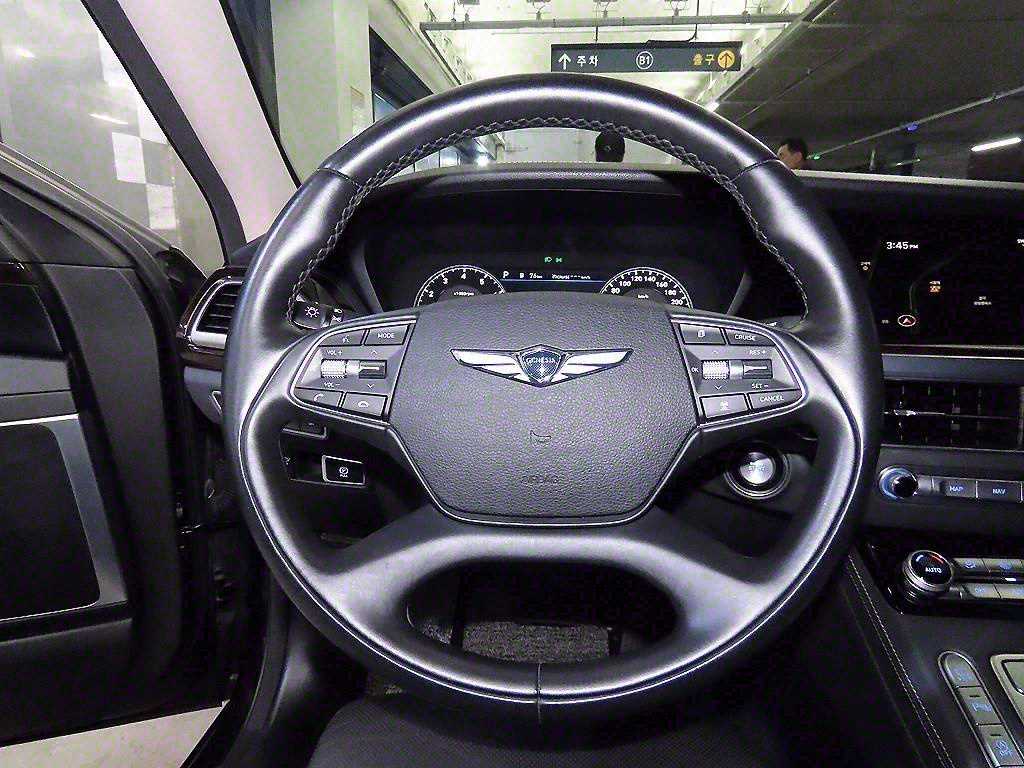 Genesis G90 - Vista 8