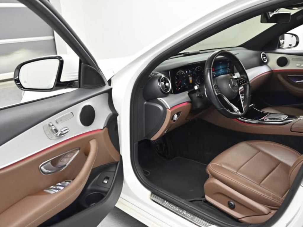 Mercedes Benz E class - Vista 11