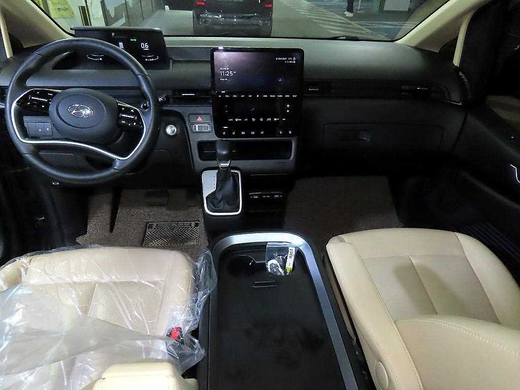 HYUNDAI Staria - Vista 10