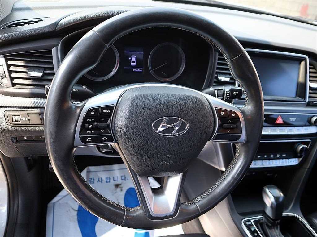 HYUNDAI Sonata - Vista 8