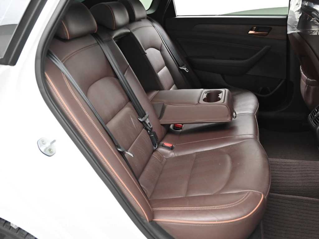 HYUNDAI Sonata - Vista 12