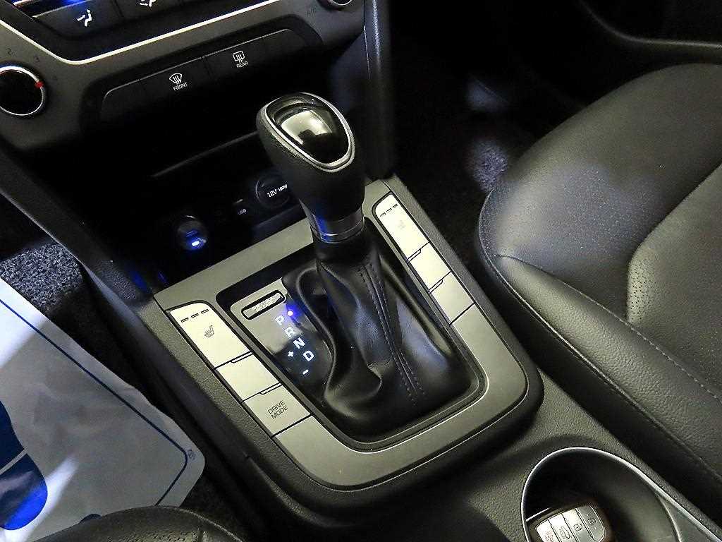 HYUNDAI Avante - Vista 12