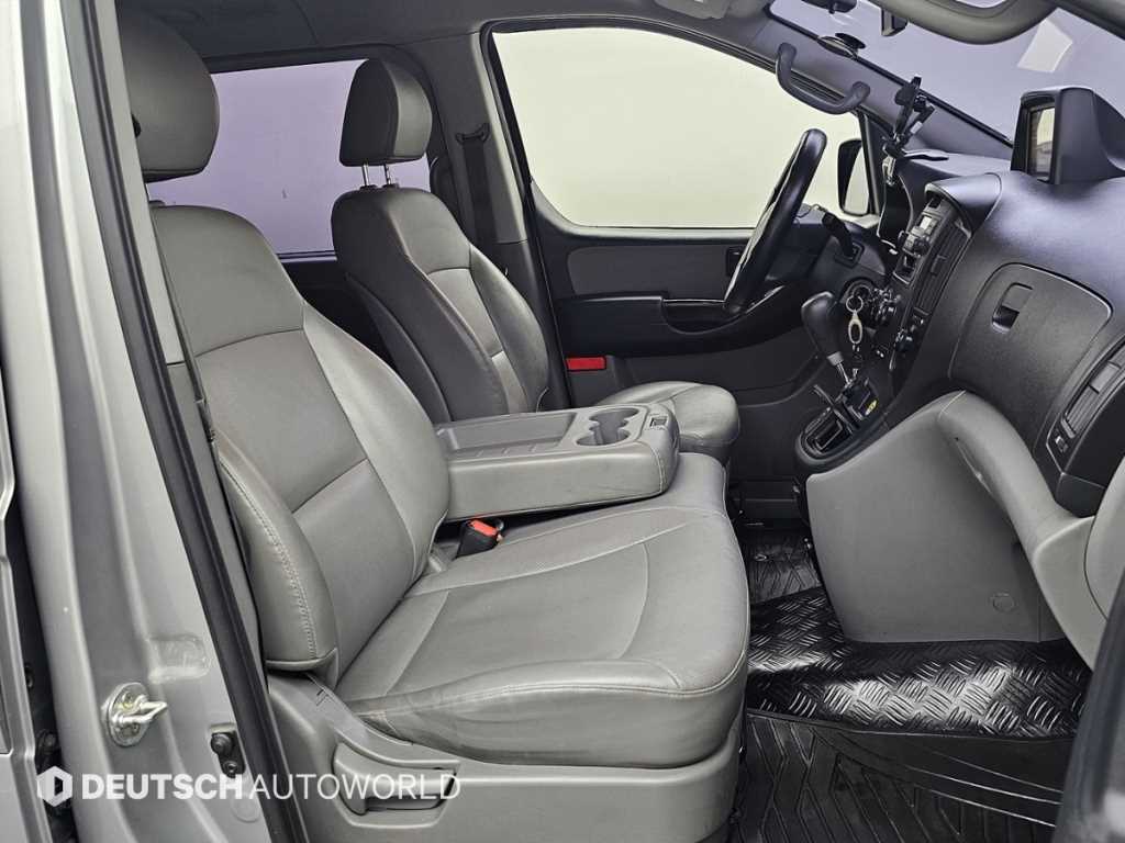 HYUNDAI Starex - Vista 10