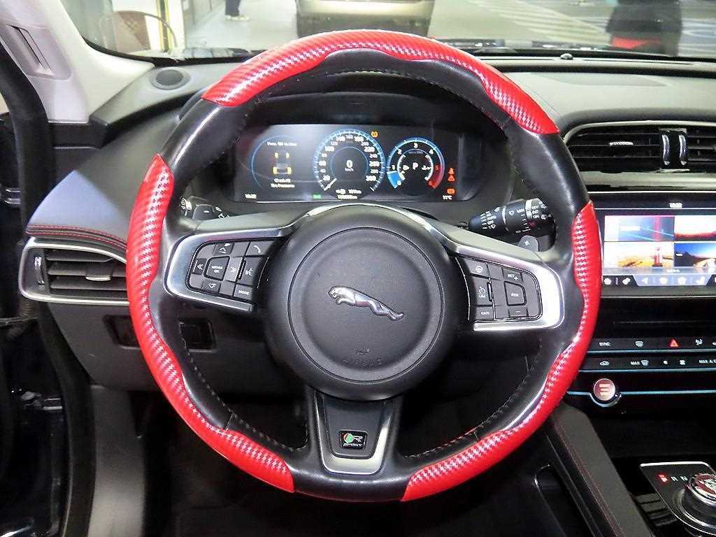 Jaguar F-PACE - Vista 8