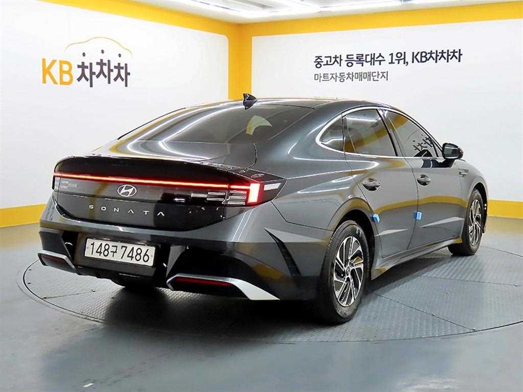 HYUNDAI Sonata - Vista 4