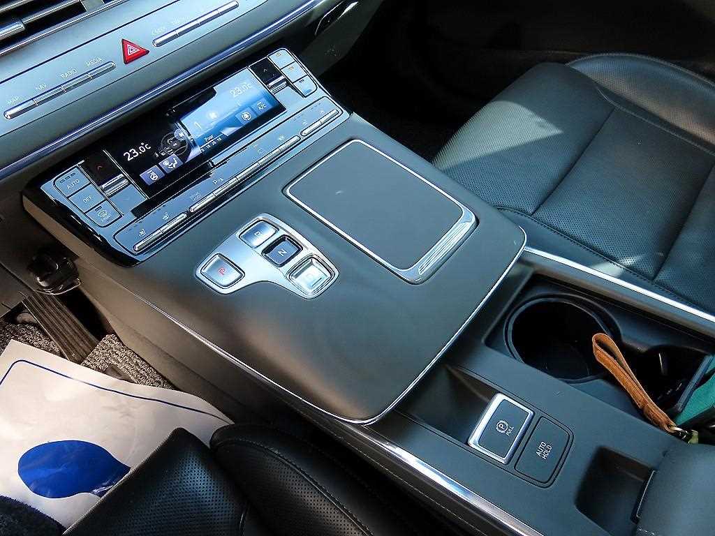 HYUNDAI Grandeur - Vista 11