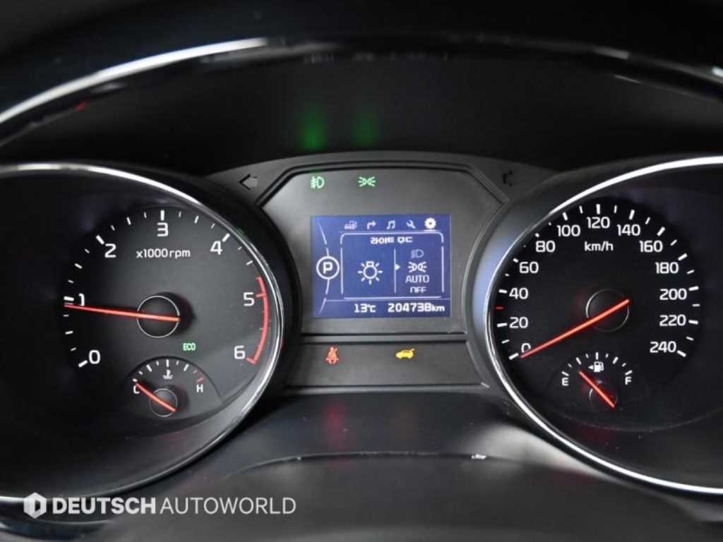 KIA Carnival - Vista 8