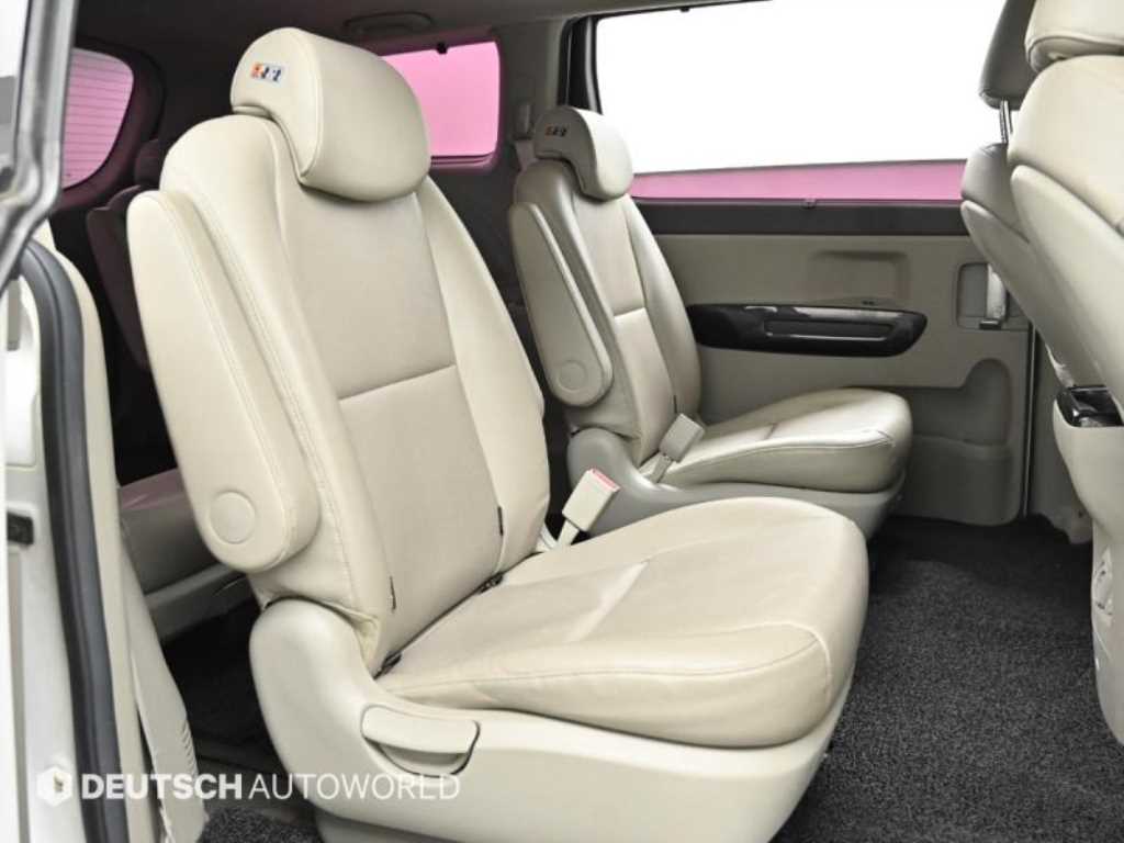 KIA Carnival - Vista 12