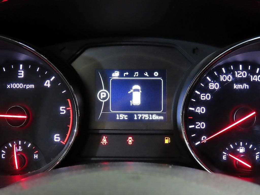 KIA Carnival - Vista 9