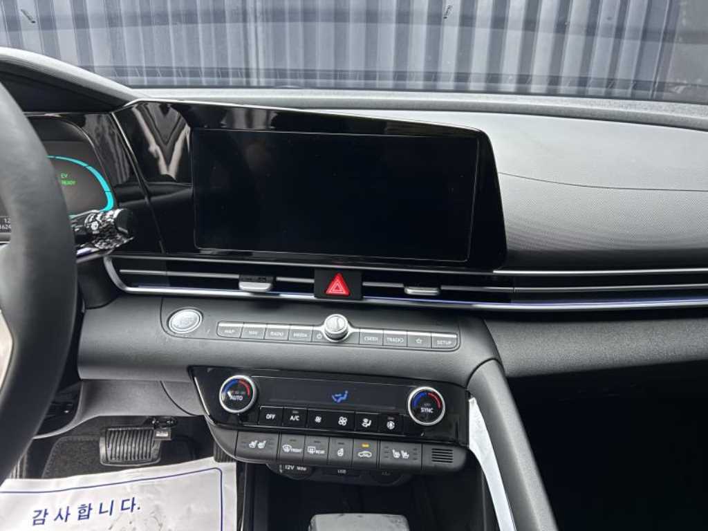 HYUNDAI Avante - Vista 9