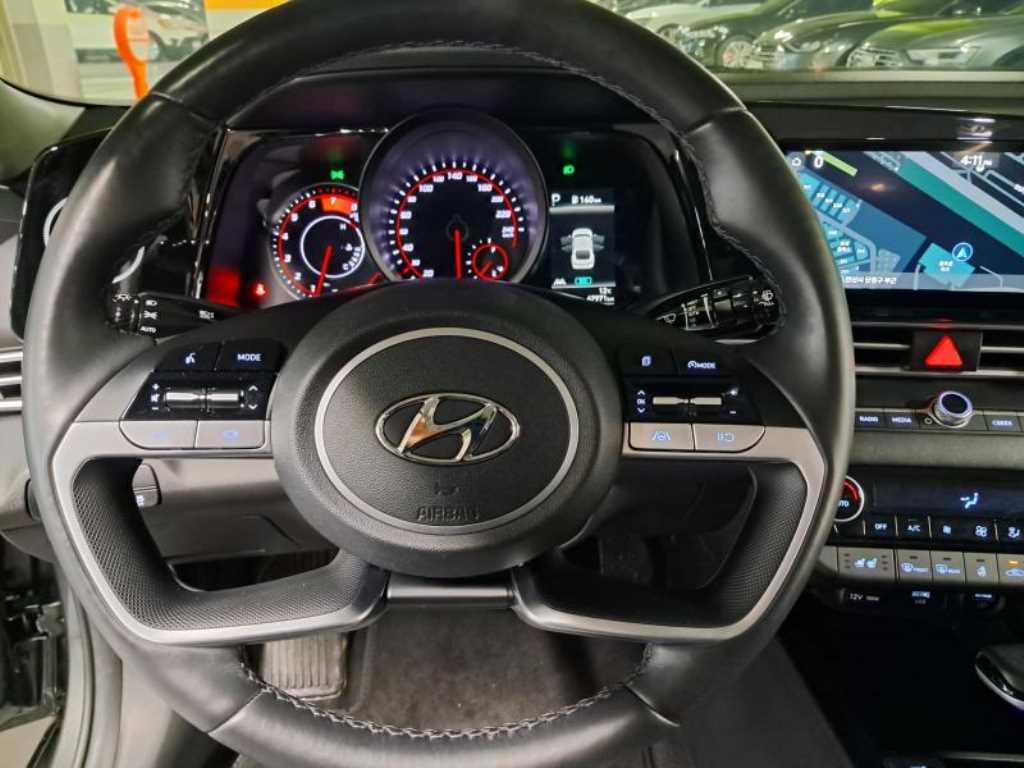 HYUNDAI Avante - Vista 9