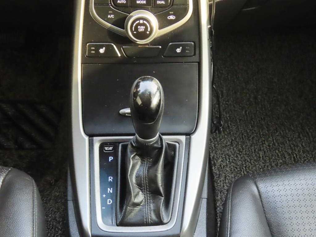 HYUNDAI Avante - Vista 10