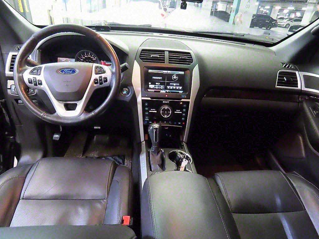 Ford Explorer - Vista 10