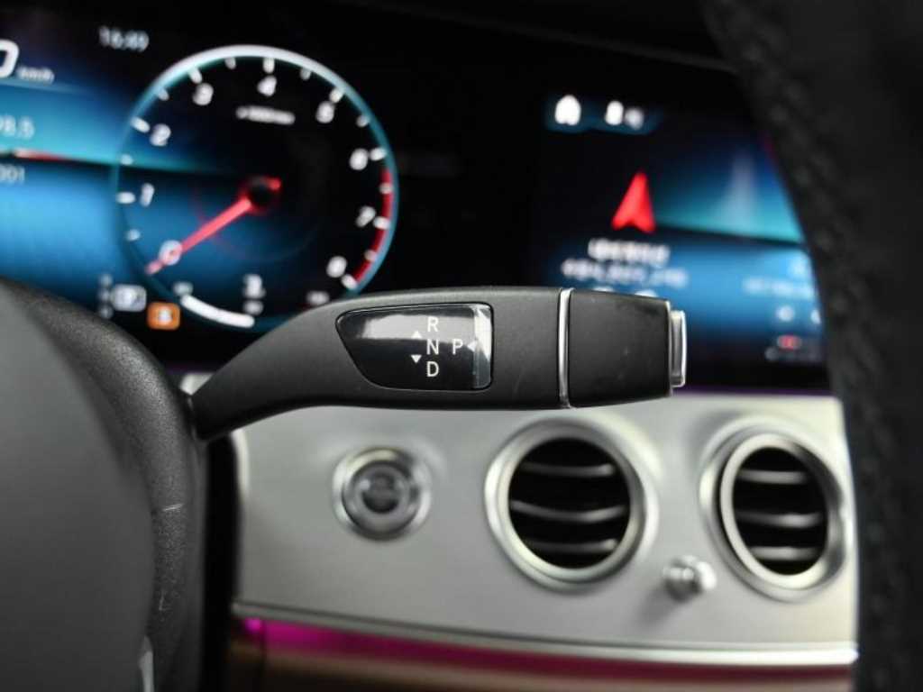 Mercedes Benz E class - Vista 9