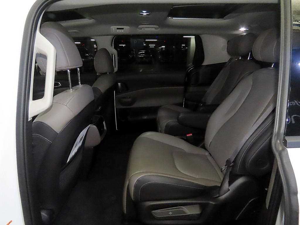 KIA Carnival - Vista 7