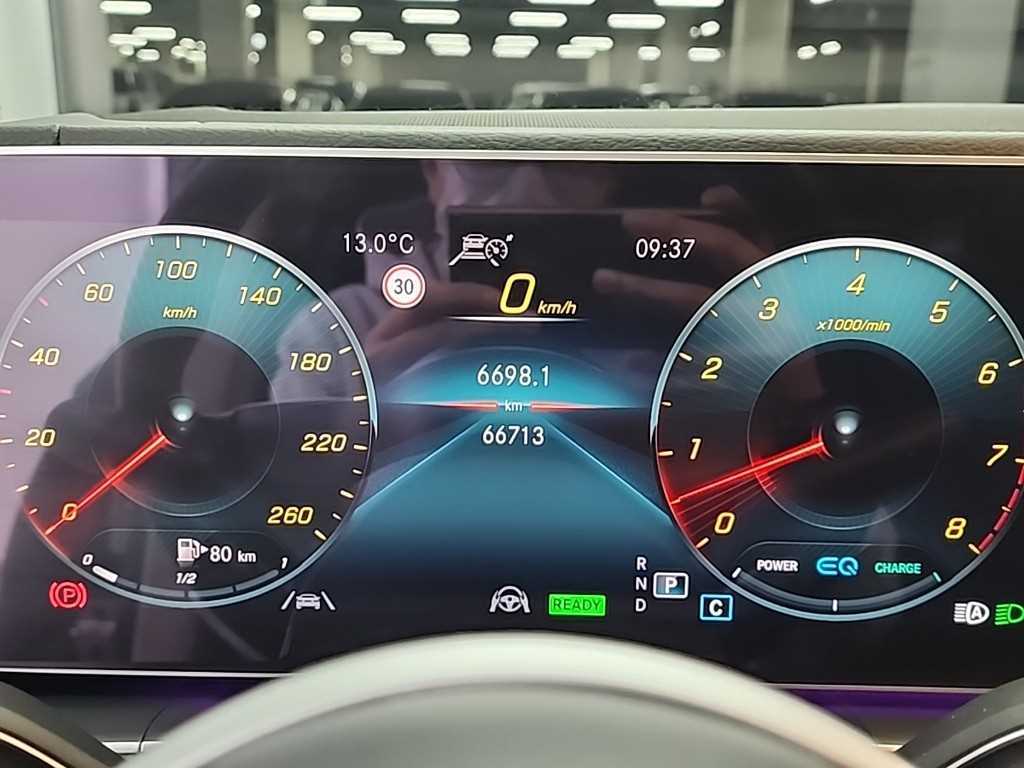 Mercedes Benz GLE Class - Vista 6