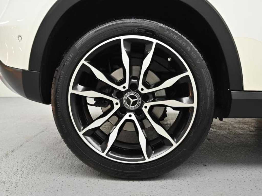 Mercedes Benz GLA Class - Vista 5