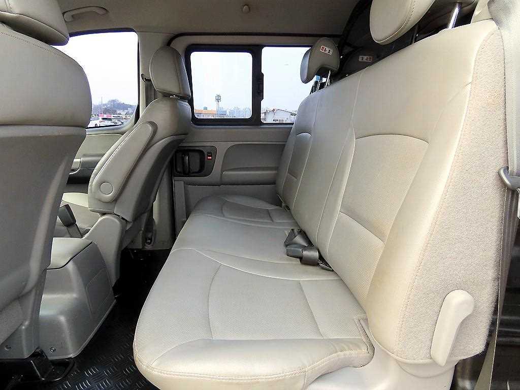 HYUNDAI Starex - Vista 6