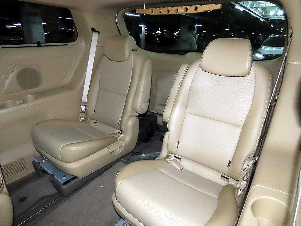 KIA Carnival - Vista 8