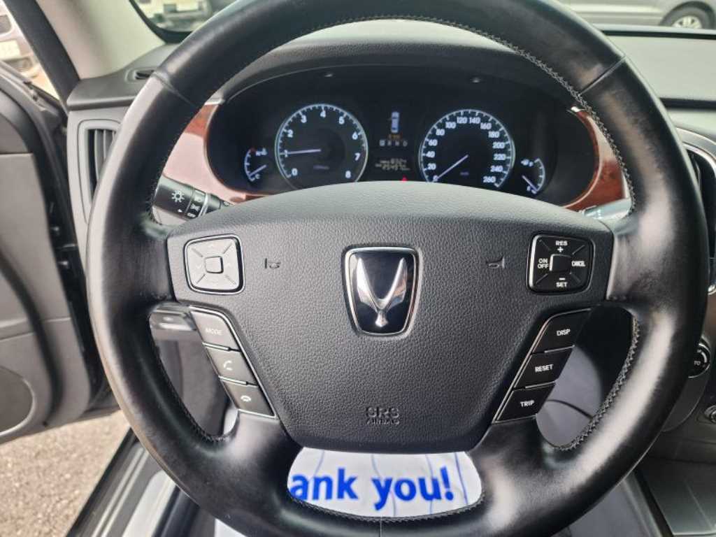 HYUNDAI Equus - Vista 7