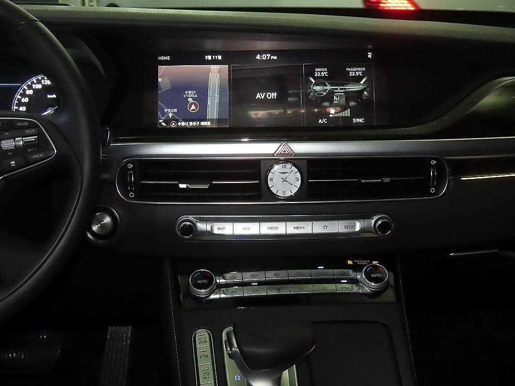 Genesis G90 - Vista 11