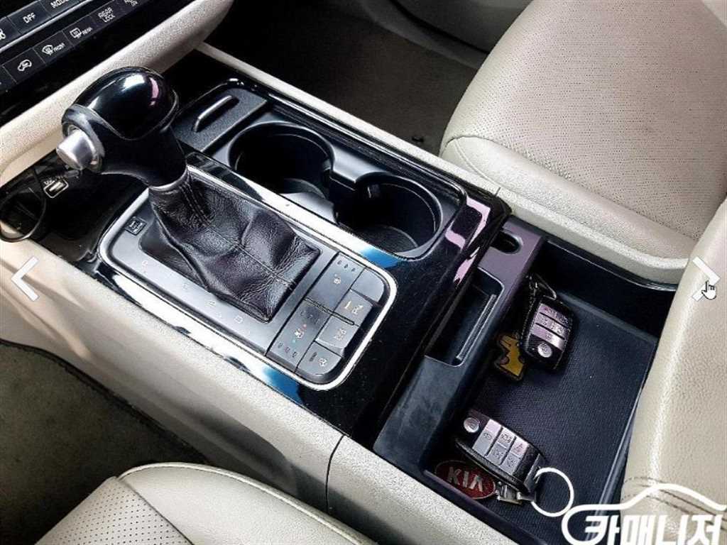 KIA Carnival - Vista 12