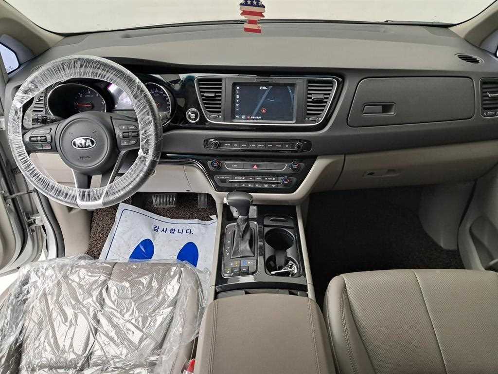 KIA Carnival - Vista 6