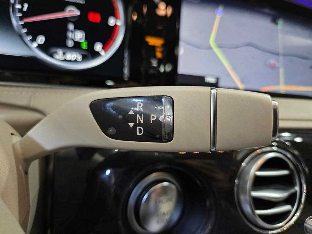 Mercedes Benz S Class - Vista 12