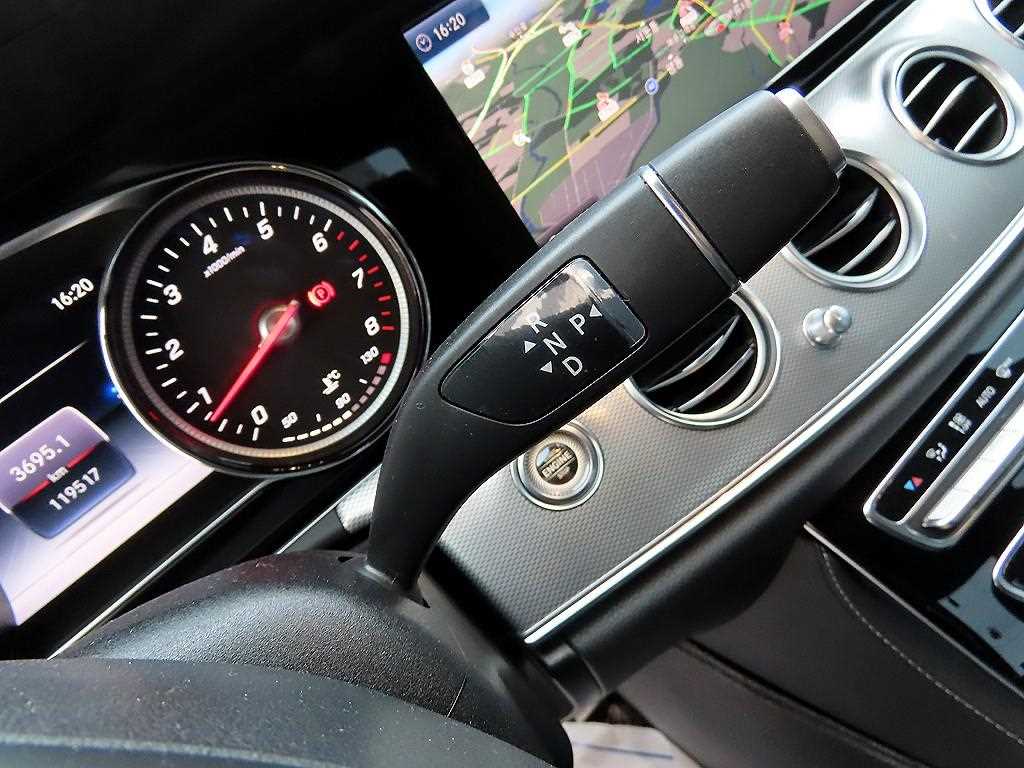 Mercedes Benz E class - Vista 10