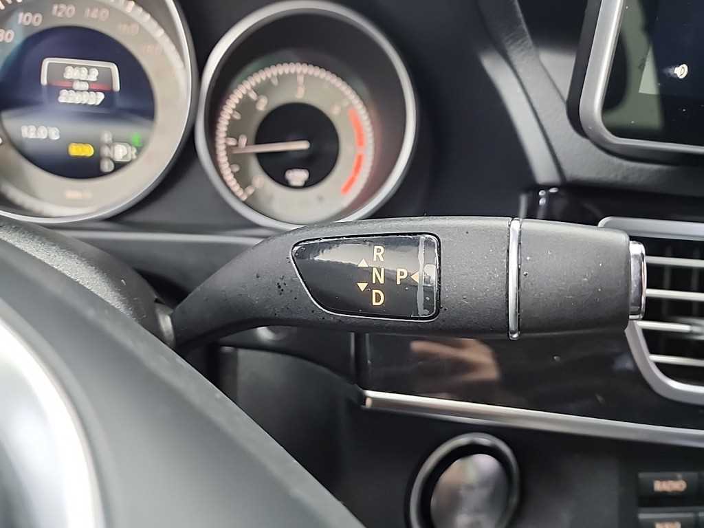 Mercedes Benz E class - Vista 8