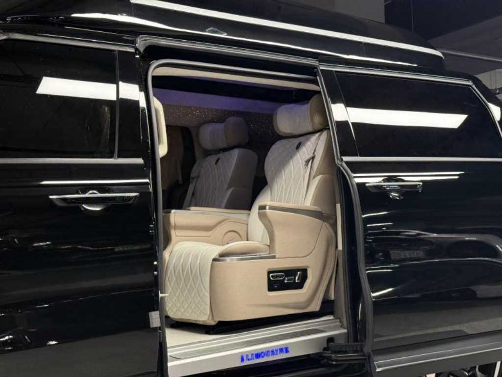 KIA Carnival - Vista 12