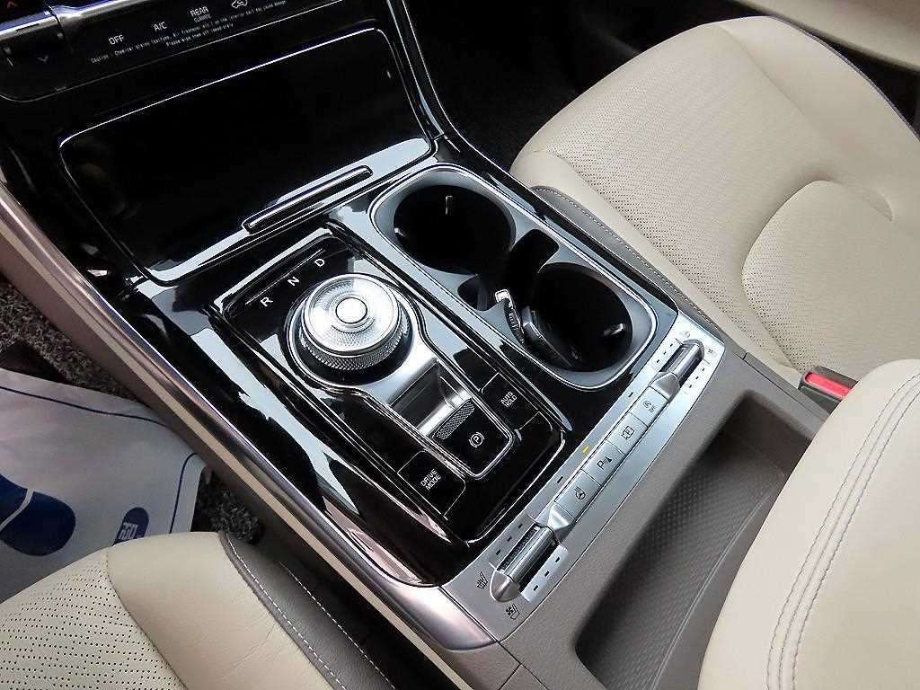 KIA Carnival - Vista 11