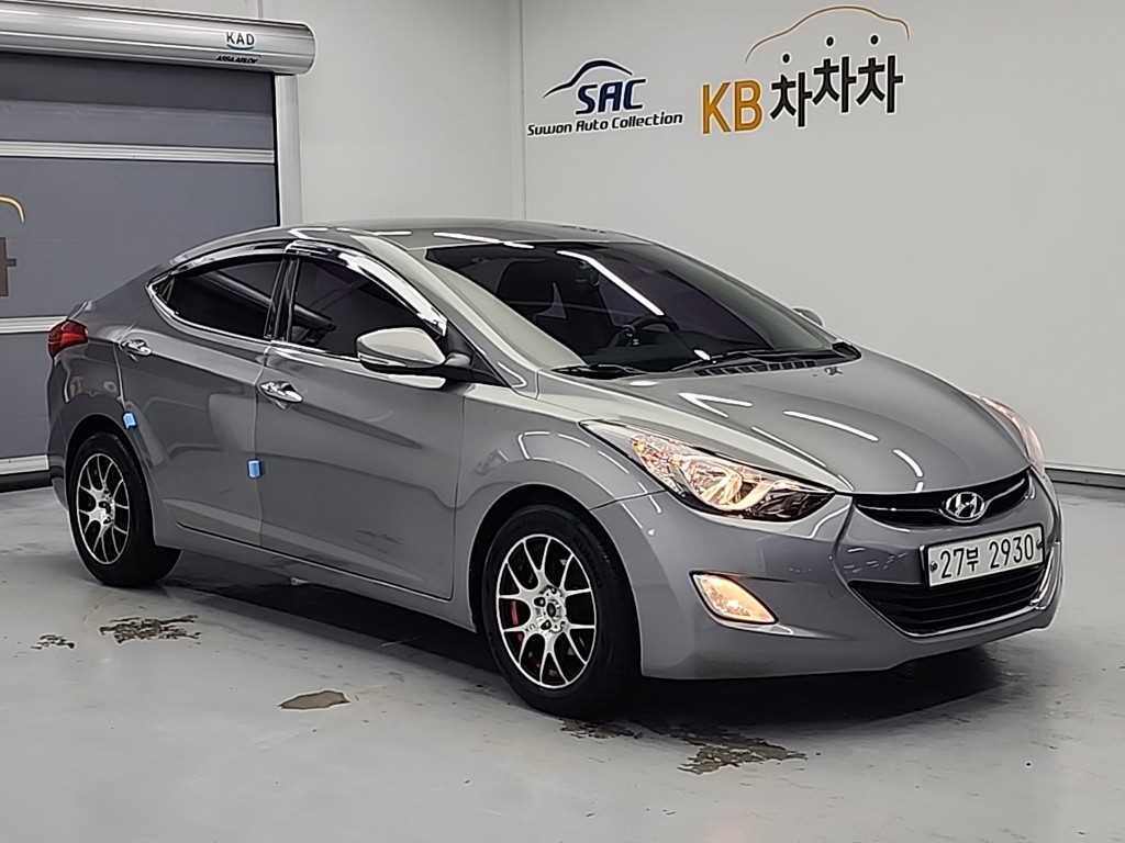 HYUNDAI Avante - Vista 4