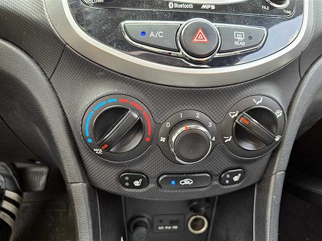 HYUNDAI Accent - Vista 12