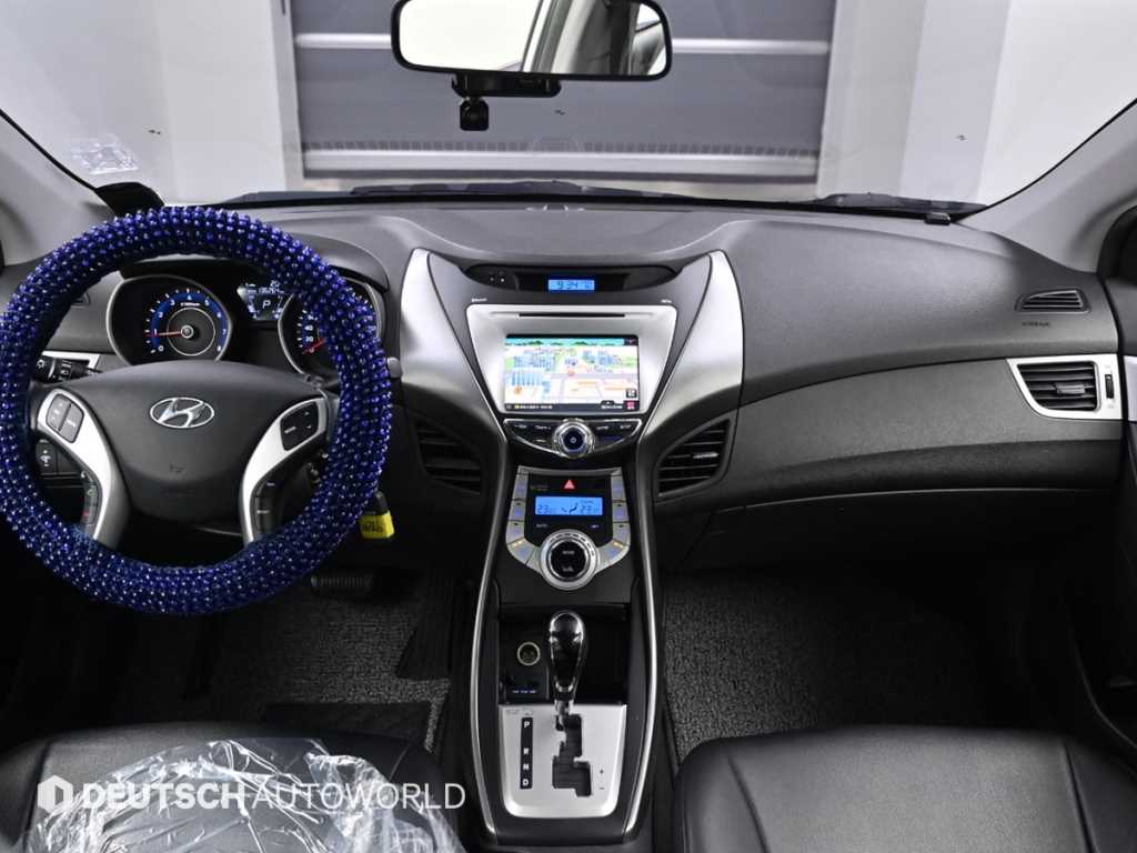 HYUNDAI Avante - Vista 7