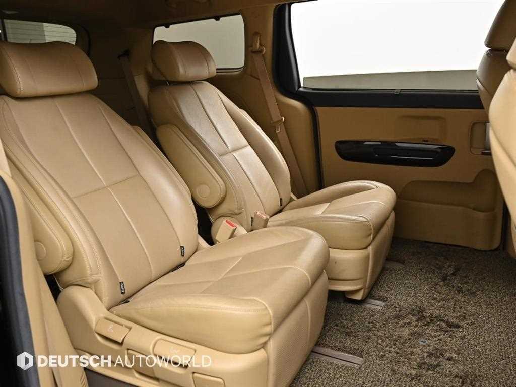 KIA Carnival - Vista 11