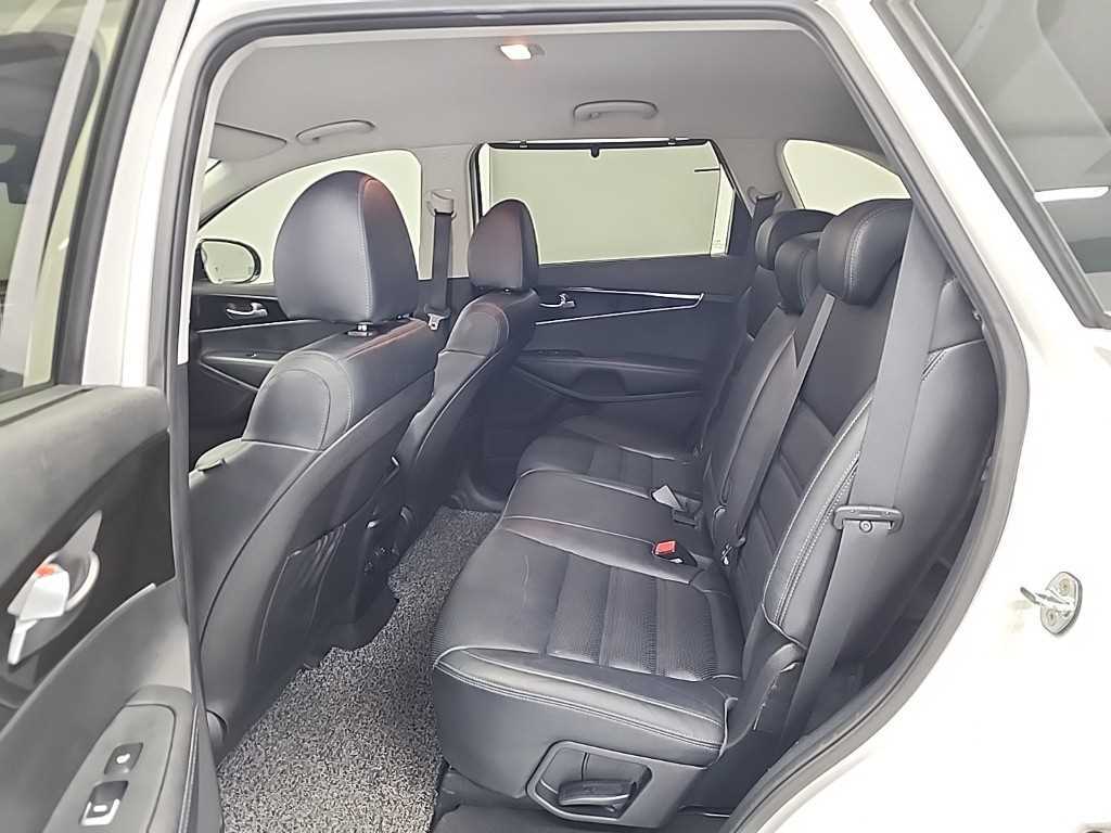 KIA Sorento - Vista 12