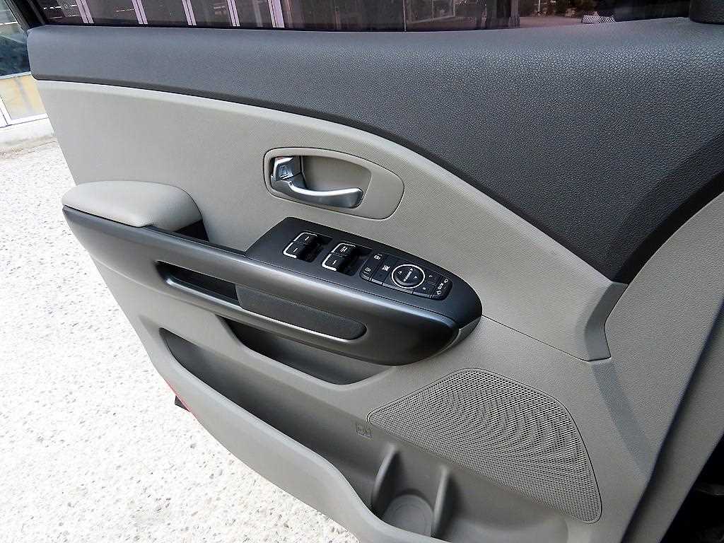 KIA Carnival - Vista 12