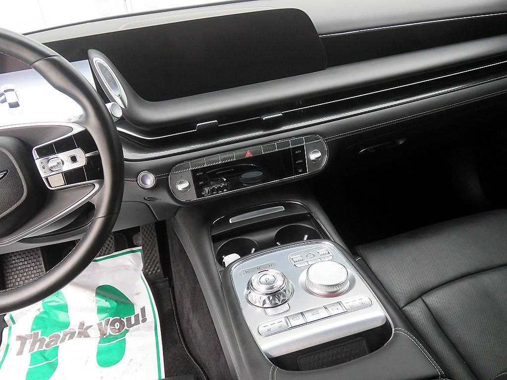 Genesis G90 - Vista 11