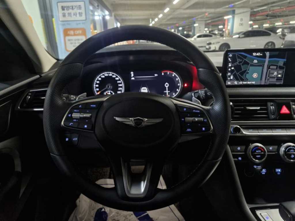 Genesis G70 - Vista 8