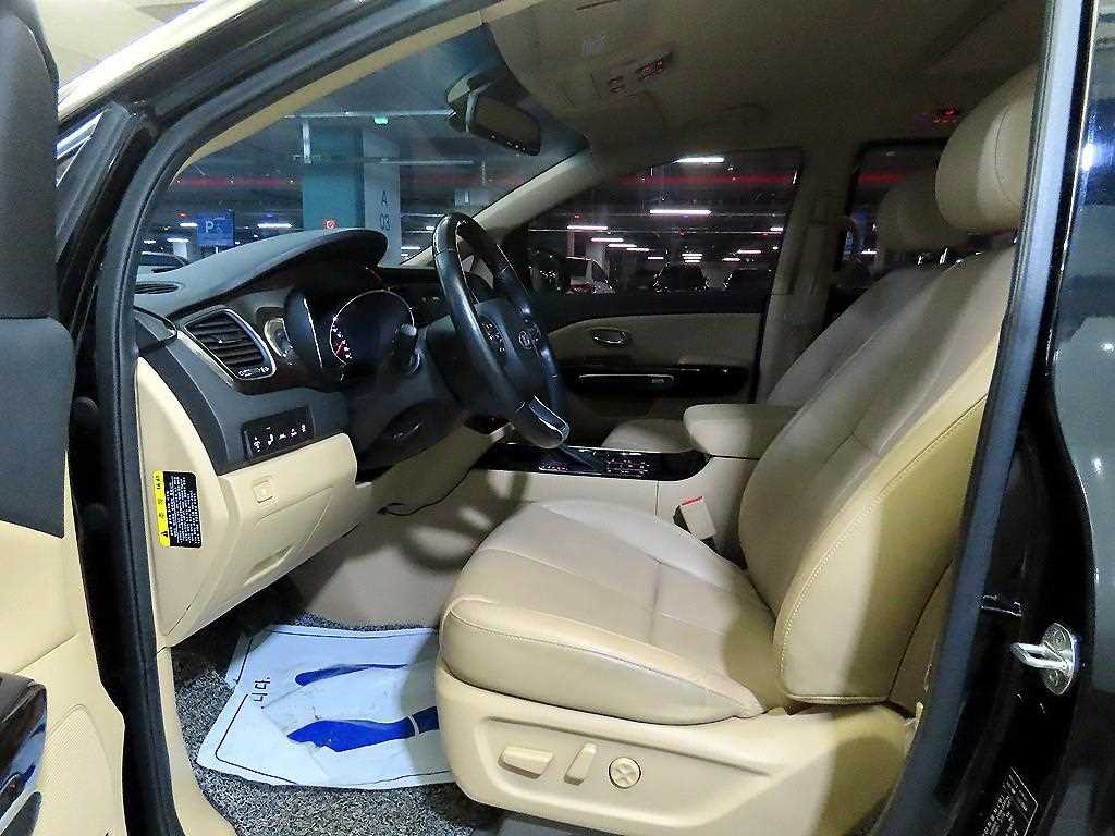 KIA Carnival - Vista 6