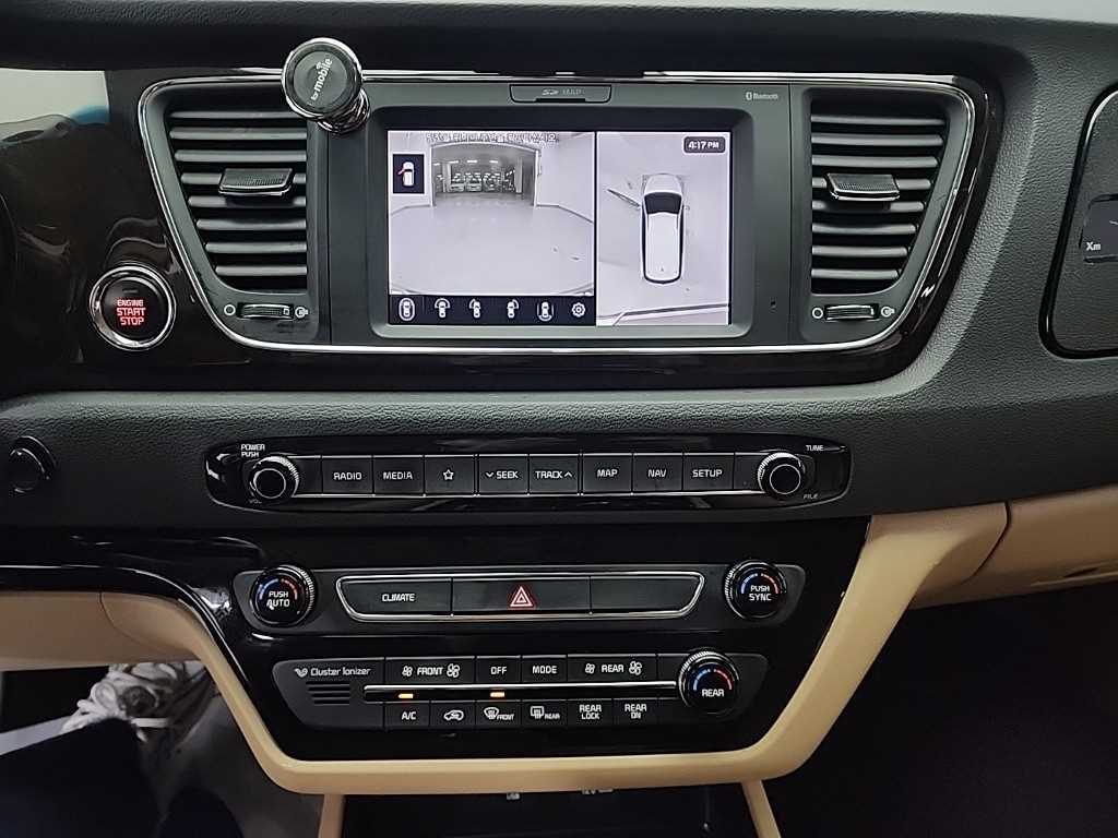 KIA Carnival - Vista 11