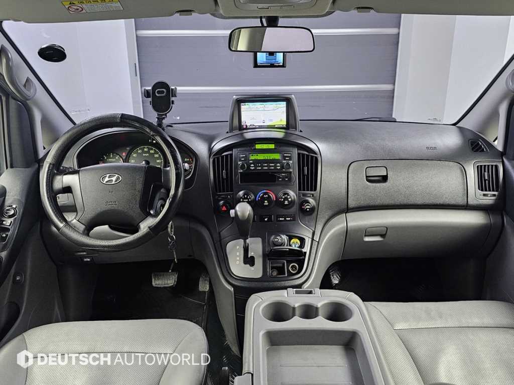 HYUNDAI Starex - Vista 7